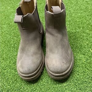 Chunky Chelsea Boots in Taupe Suede